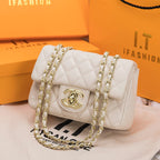 Chanel ℂ𝔽 𝗖𝗹𝗮𝘀𝘀𝗶𝗰 𝗙𝗹𝗮𝗽 in Black Lambskin