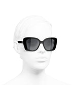 CHANEL 5422B Square